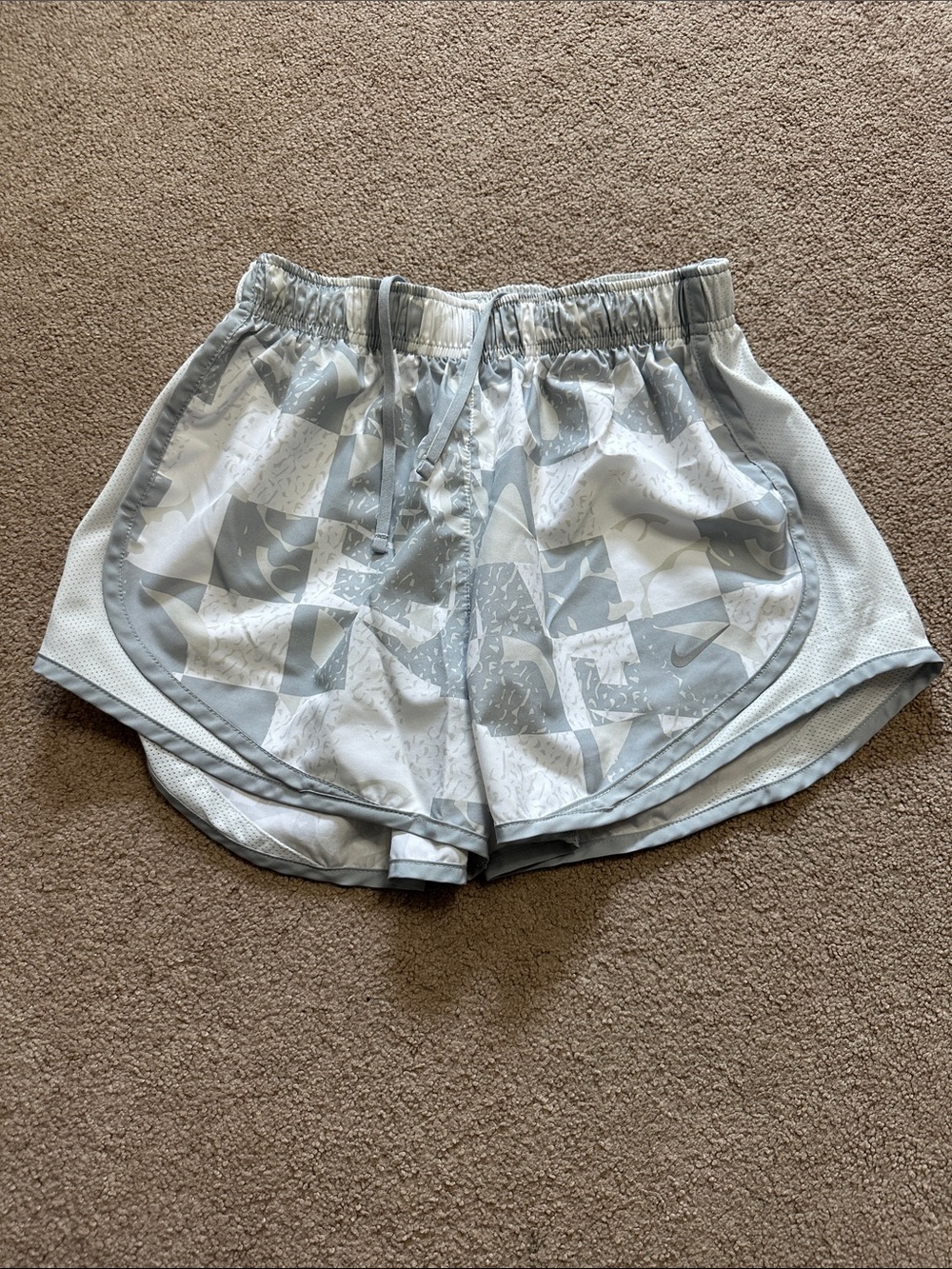 Nike Women's Pale Gray Graphic Athletic Shorts